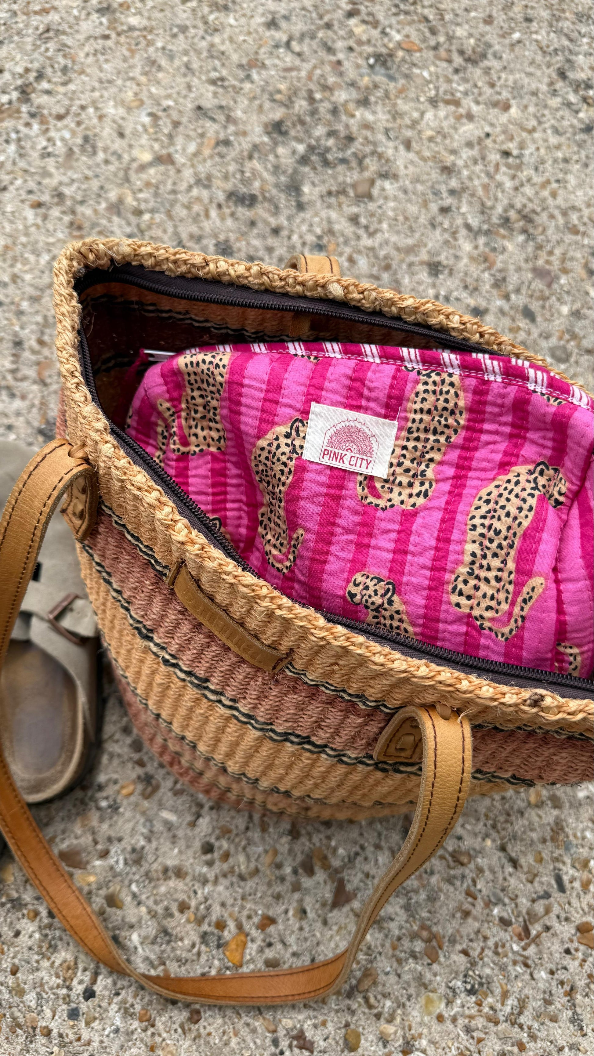 Pink Panther Single Washbag  image 2