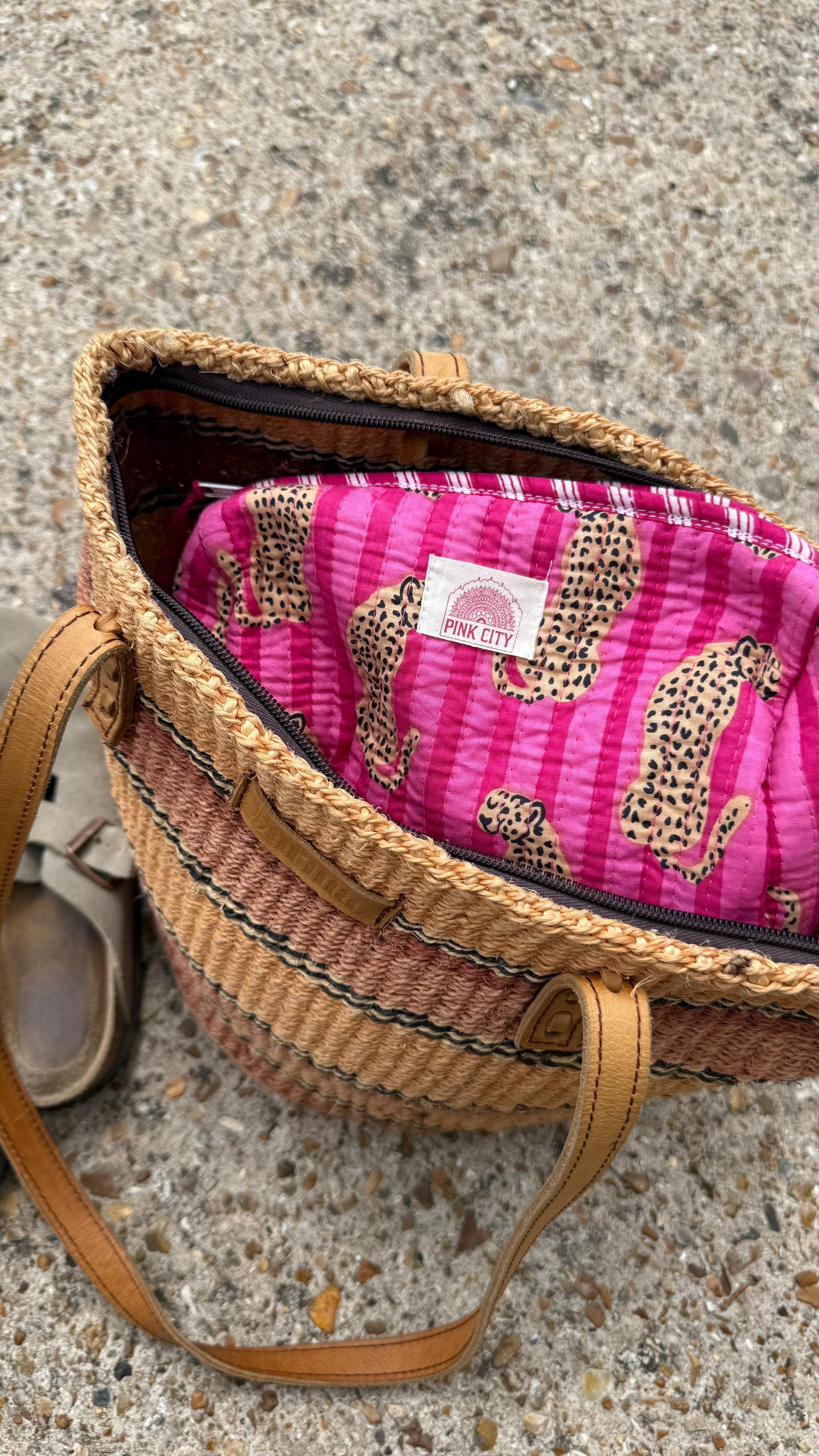 Pink Panther Single Washbag  image 2