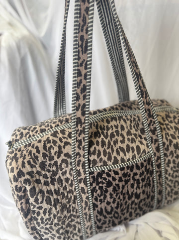 Velvet grey leopard weekend bag  image 0